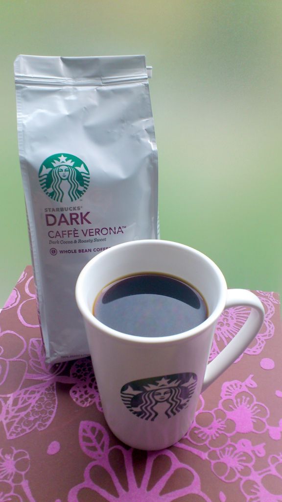 Starbucks Dark Caffè Verona og kop © Kaffebloggen.dk
